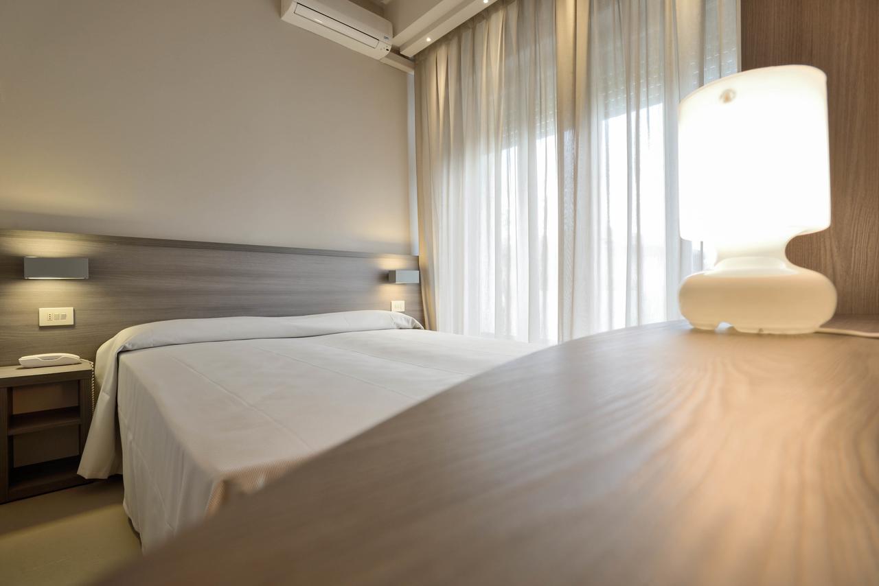 Hotel Crystal Marina di Pietrasanta Exterior photo