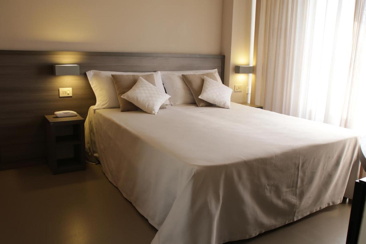 Hotel Crystal Marina di Pietrasanta Exterior photo