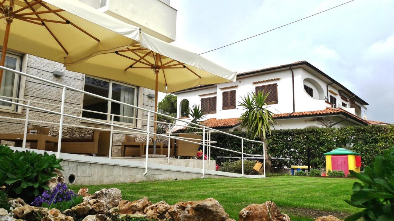 Hotel Crystal Marina di Pietrasanta Exterior photo